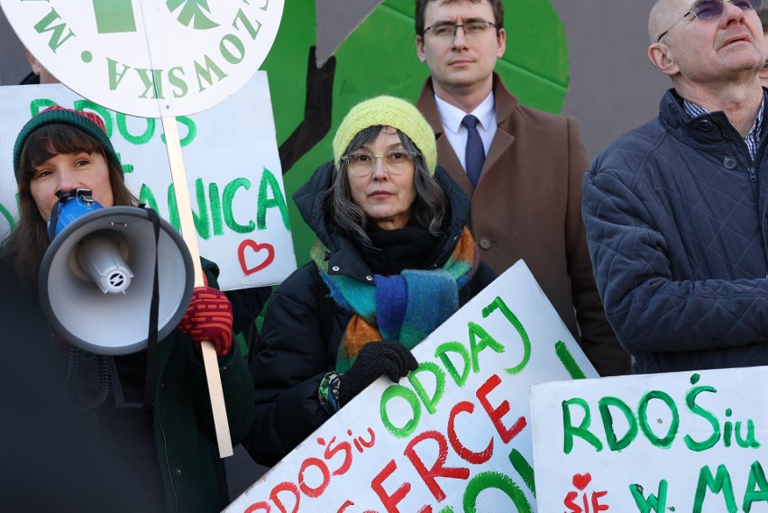 Kraków. "Chrońcie przyrodę, a nie swoje stołki". Protest przeciwko Regionalnej Dyrekcji Ochrony Środowiska [ZDJĘCIA]