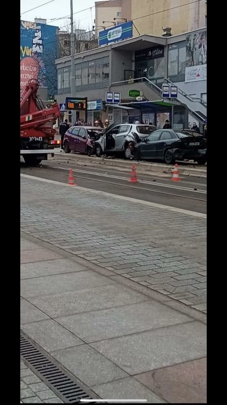 Na zdjęciu prawdopodobnie auto sprawcy wypadku