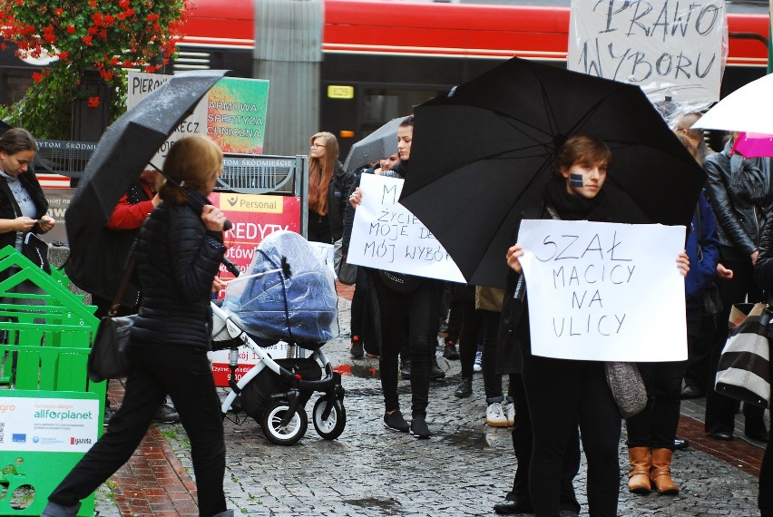 Czarny protest w Bytomiu ZDJĘCIA + WIDEO