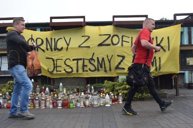 Trwa siódmy dzień akcji ratowniczej w kopalni Zofiówka w Jastrzębiu-Zdroju. Drugi odwiert zakończony sukcesem. Przez niego ratownicy podają żywność i przenośny telefon ratunkowy. Jednak wciąż nie ma kontaktu z trójką zaginionych górników.