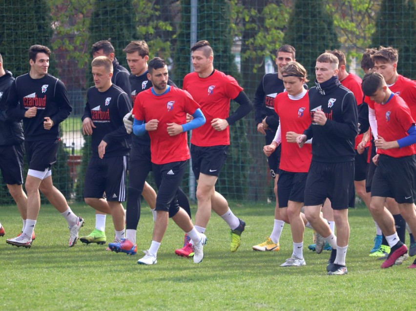 Piłkarze Broni Radom niemal w komplecie przed ważnym wyjazdowym meczem z Ruchem Wysokiem Mazowieckie (ZDJĘCIA) 