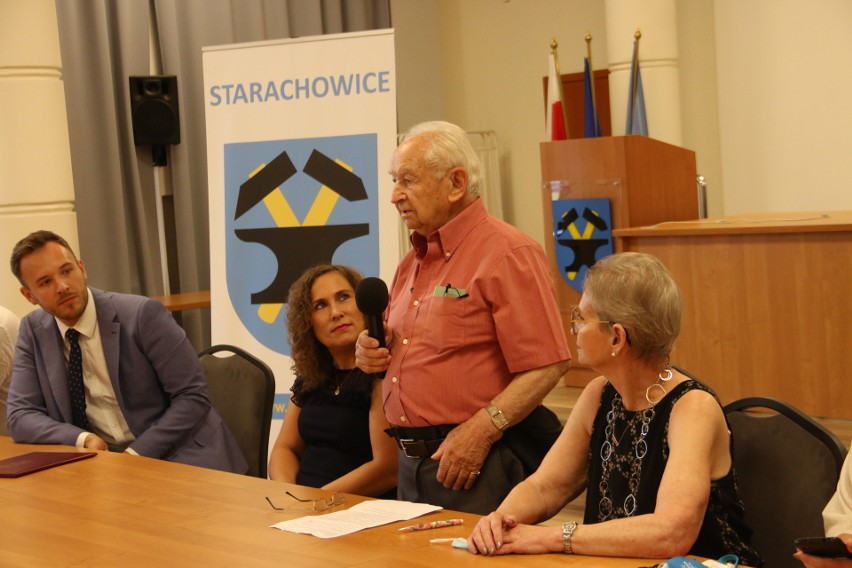 Goście ze Stanów Zjednoczonych i Kanady z wizytą w Starachowicach. Byli też Ukraińcy, którzy opowiedzieli o wojnie. Zobacz zdjęcia