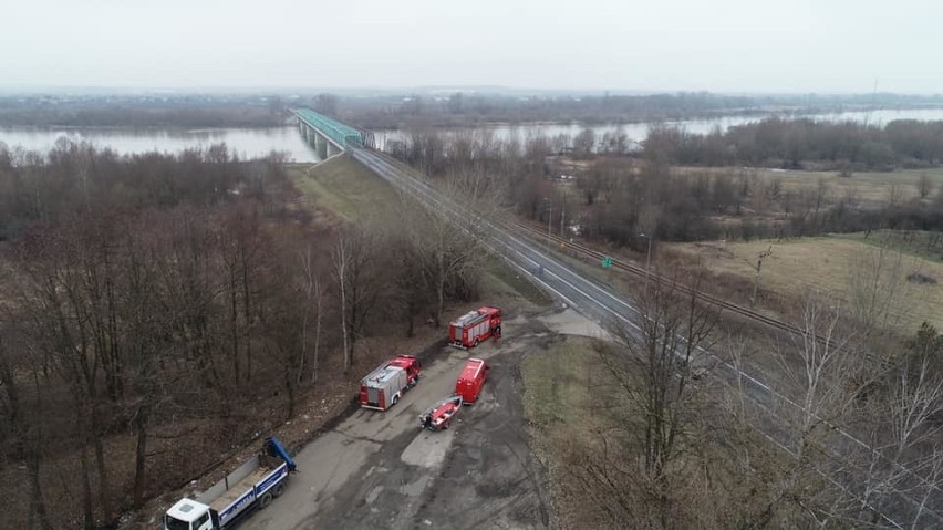 Strażacy z Tarnobrzeg patrolowali okolice wałów Wisły i Sanu (ZDJĘCIA)