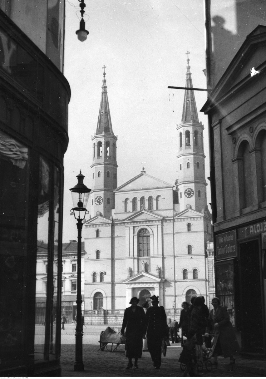 30 maja 1930 roku Stary Rynek, plac Teatralny i początkowy...