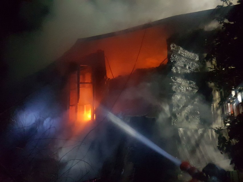 Nocny pożar w Bystrojowicach. Czy to było podpalenie? [ZDJĘCIA]