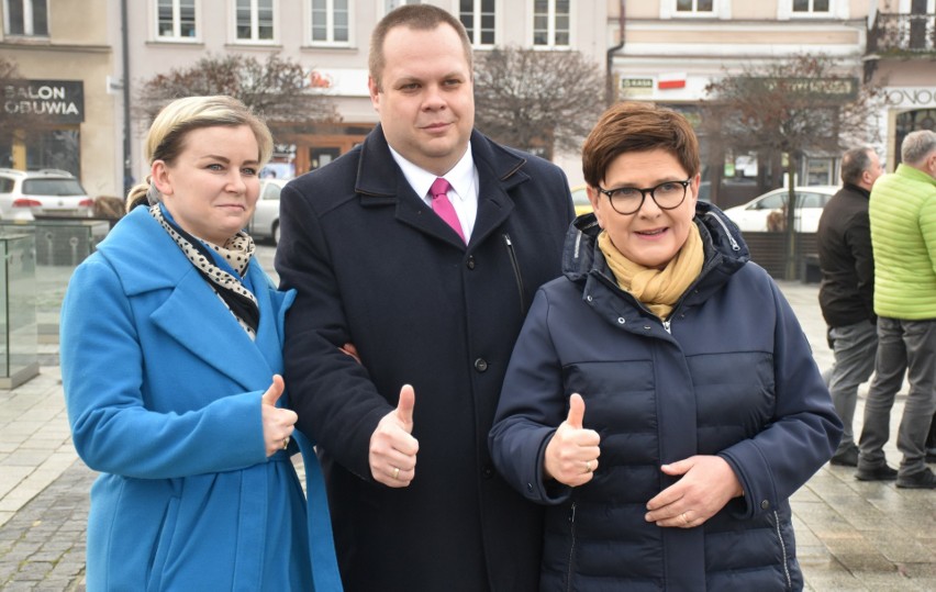 Jakub Przewoźnik (w środku) jest kandydatem na prezydenta...