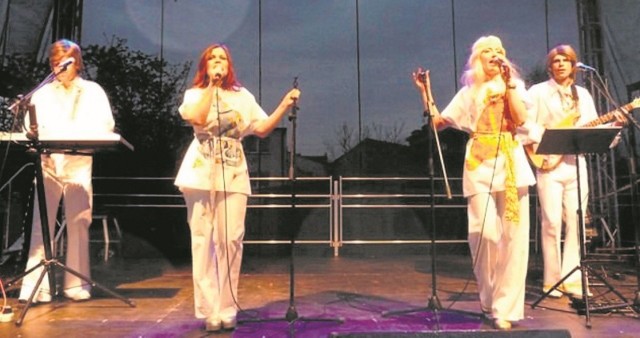Członkowie polskiej grupy ABBA Tribute podkreślają, że wykonują piosenki ABBY bez playbacków czy półplaybacków.
