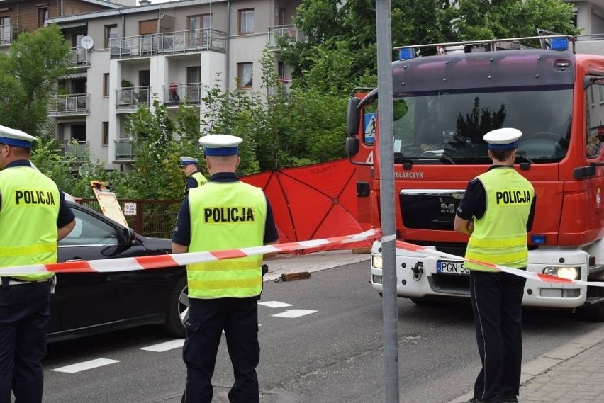 Kierowca busa dostawczego zginął pod kołami swojego...