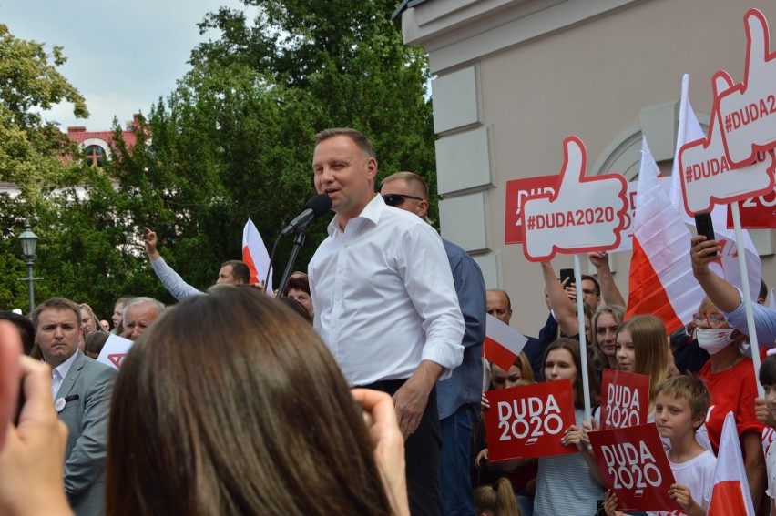 Wieliczka. Tłumy na spotkaniu z Andrzejem Dudą. Była kontrmanifestacja i wyzwiska [ZDJĘCIA]