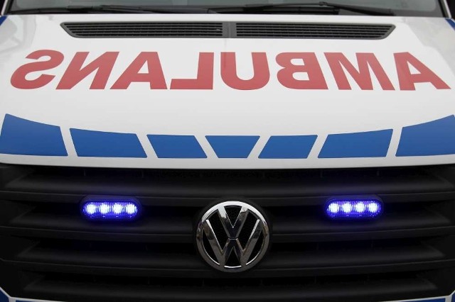 Dwie osoby zostały zabrane do szpitala po zderzeniu się dwóch samochodów osobowych na skrzyżowaniu ulic Wilczak i Ugory w Poznaniu. Do wypadku doszło w poniedziałek, 27 lipca.