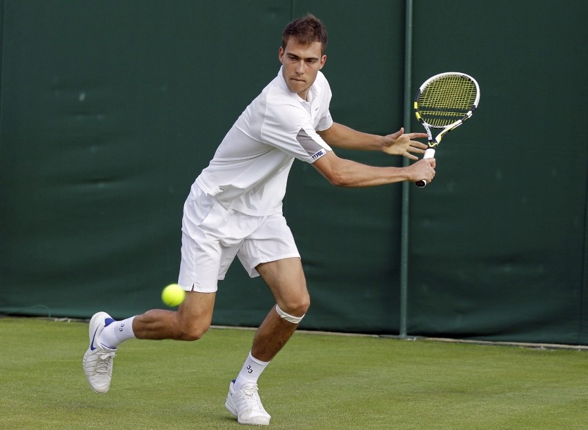 Janowicz wygrał w swoim debiucie na kortach Wimbledonu