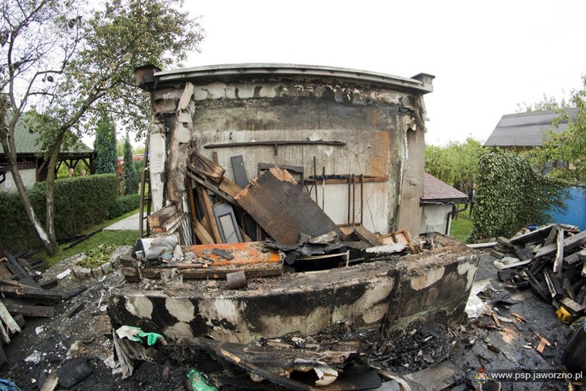 Pożar w Jaworznie. Spaliła się altana na działce na Osiedlu Stałym