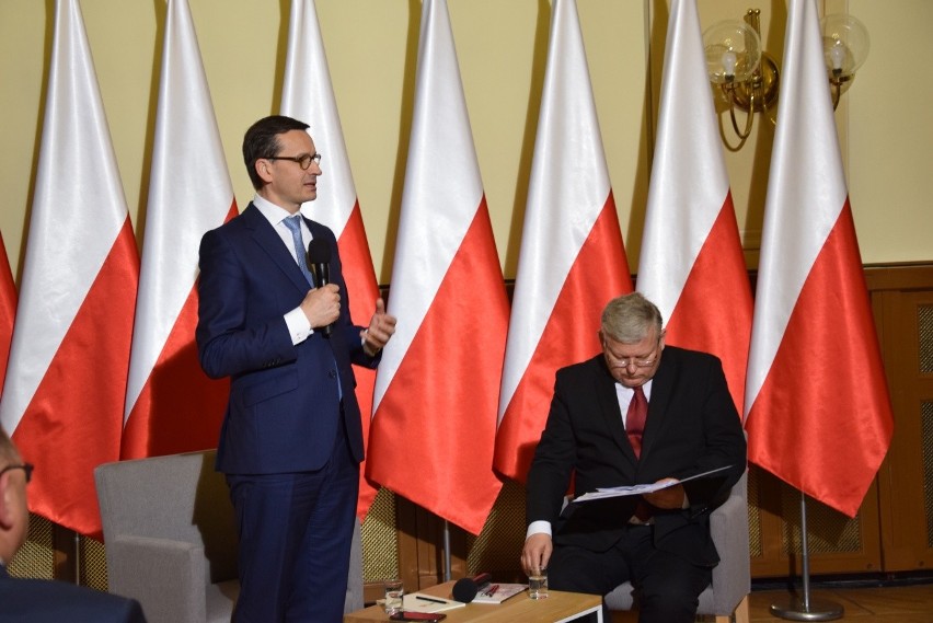 Premier Morawiecki w Skawinie. Mówił o smogu, podatkach i zależnej gospodarce [ZDJĘCIA]