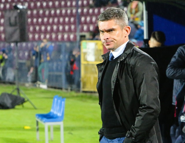 Rafał Janas w listopadzie poprowadził Pogoń samodzielnie w meczu z Legią Warszawa. Portowcy przegrali 1:3