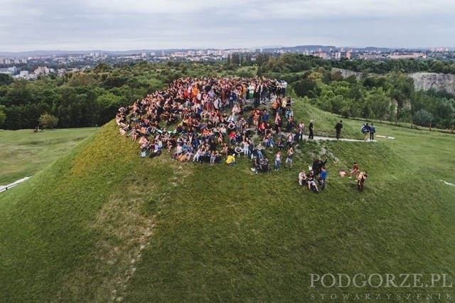 Tak wyglądało powitanie wschodu słońca na kopcu Krakusa w 2017 roku