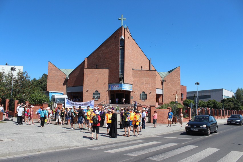 Chrzanów. Pielgrzymi w drodze na Jasną Górę. Przed nimi ostatnie 50 km  [ZDJĘCIA]