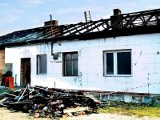 Trzy lata temu trąba powietrzna zniszczyła ich dom. Teraz stracili go w pożarze...