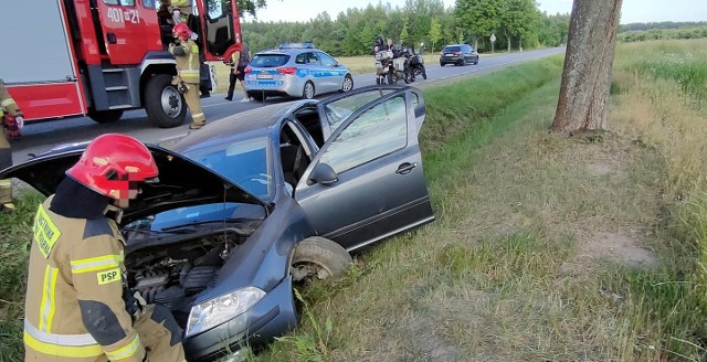 70 - letni kierowca skody został odwieziony na badania do szpitala w Radomiu.