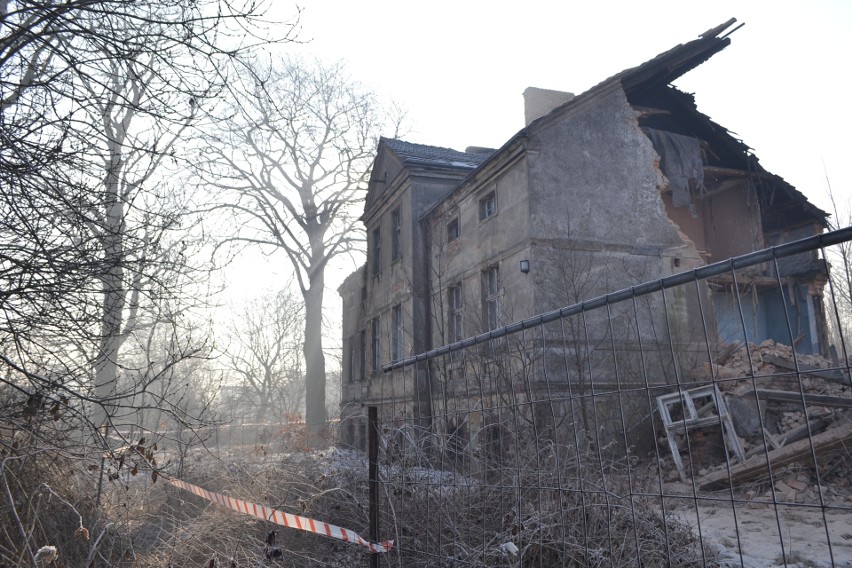 Burzą dworek w Zamysłowie - Rybniku