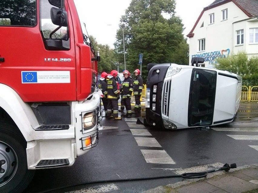 Do wypadku doszło u zbiegu ul. Wernyhory - Mickiewicza w...