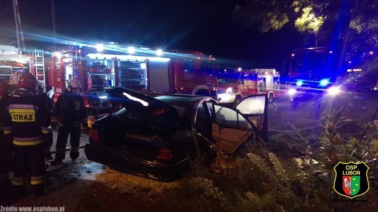 Wypadek w Luboniu. Pasażer zginął na miejscu