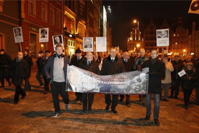 Marsz pamięci - m.in. nim w 2013 r. wrocławianie uczcili pamięć ofiar katastrofy smoleńskiej