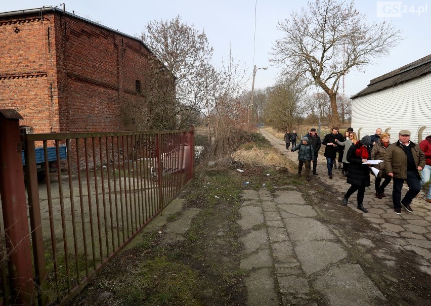 Dwa pomysły na zabytkową stodołę i działkę na Warszewie [ZDJĘCIA]