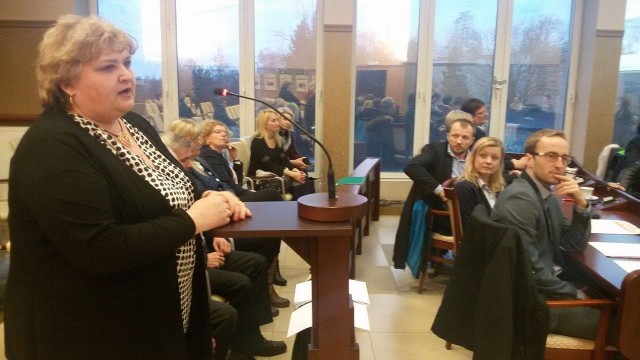 Ilona Janus, dyrektorka Szkoły Podstawowej nr 7 w Jaworznie uspokajała nastroje radnych opozycji na komisji edukacji