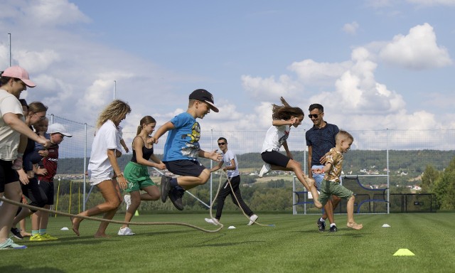 Dużo atrakcji przygotowali organizatorzy Narodowego Dnia Sportu z Go4it, który odbył się na boisku trawiastym w Leszczynach.