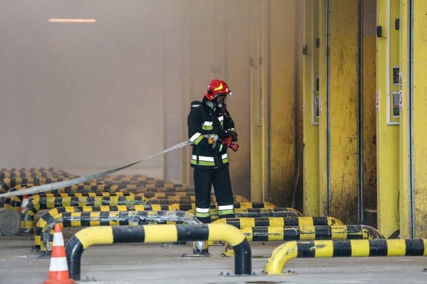 Pożar w spalarni śmieci - ćwiczenia strażaków