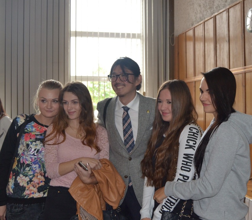 Niezwykły gość z Japonii przekonywał uczniów, że uśmiech pomaga w życiu