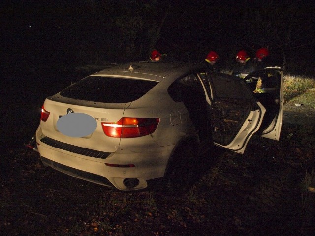 W piątek wieczorem przy ul. Asnyka w Białogardzie doszło do pożaru BMW X6. 