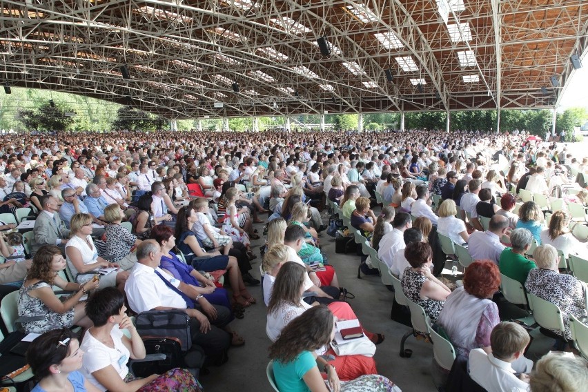 Kongres Świadków Jehowy w Sosnowcu rozpoczęty