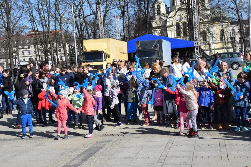 „Przystanek autyzm” to happening w Dzień Autyzmu na placu...