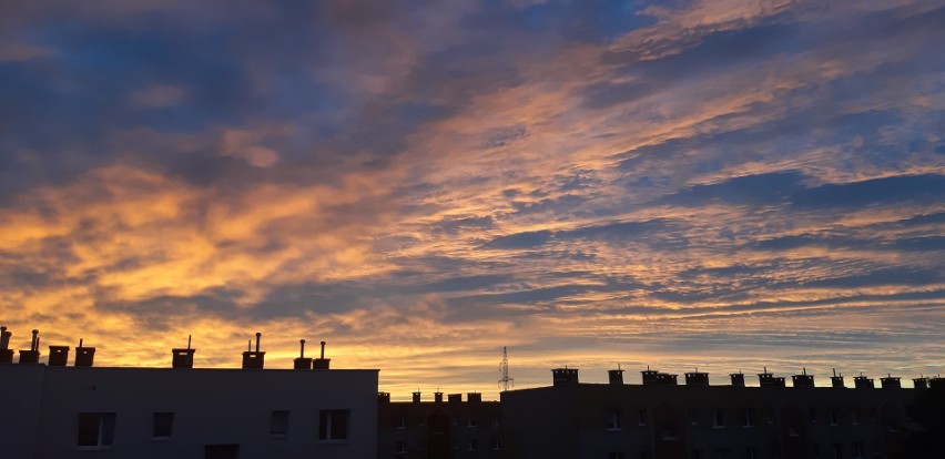 Piękny zachód Słońca nad Słupskiem. Niebo zapłonęło na...