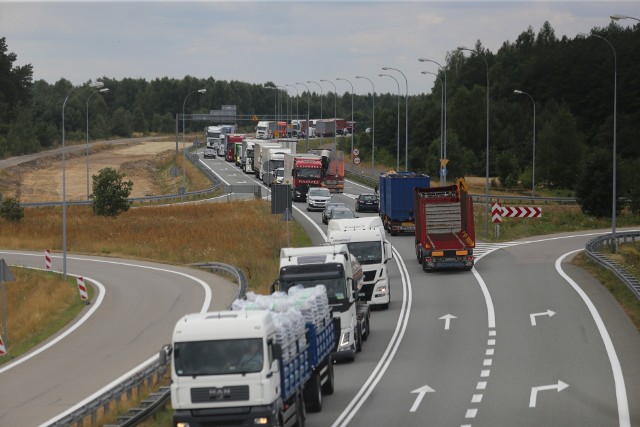 Na trasie S1 tego lata, kierowcy trafią na sporo utrudnień. W Mierzęcicach obowiązuje ruch wahadłowy. Między Dąbrową i Sosnowcem zostanie zamknięty jeden pas jezdni.