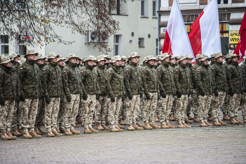 Apel i pożegnanie żołnierzy XIII zmiany Polskiego...