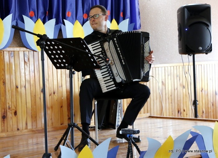 W Oględowie zasmakowano wyjątkowej  muzyki, sztuki i... tabaki rodem z Kaszub [ZDJĘCIA]