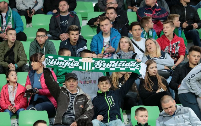 Radość kibiców w Grudziądzu.  Olimpia  pokonała na własnym boisku Chorzowski Ruch 1:0