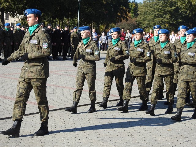 Defilada uczniów pierwszej klasy