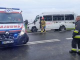 Wypadek busa na DK8 Wrocław - Kłodzko. Dziewięcioro dzieci rannych [ZDJĘCIA]