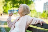 Pijesz za mało wody? Obciążasz swoje serce! Badania wskazują, że odwodnienie zwiększa ryzyko wystąpienia zawału. Sprawdź, ile wody pić