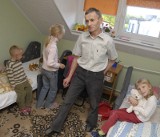 Maria i Edward Ziółkowscy z Kobylnicy od pięciu lat dają miłość cudzym dzieciom 