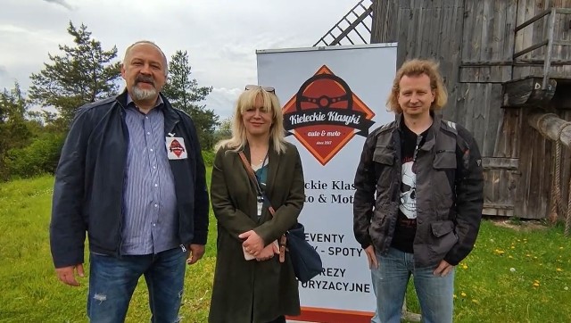 Na piknik zapraszają, od lewej: Jacek Klesyk - Kieleckie Klasyki, Beata Ryń - rzecznik Muzeum Wsi Kieleckiej, Dariusz Drążkiewicz - motocyklista.