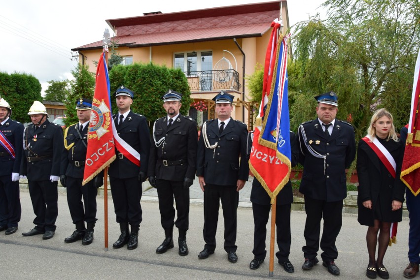 Piękny jubileusz 100-lecia Ochotniczej Straży Pożarnej w Chobrzanach, w gminie Samborzec. Było wielu gości. Zobacz zdjęcia