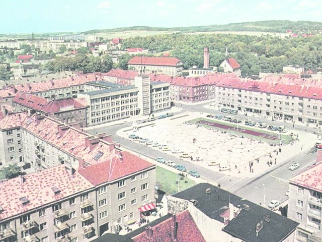 Czytelnik w liście do &#8222;Głosu&#8221;, który ukazał się w wydaniu z 5 stycznia 1967 roku, skrytykował to, jak wyglądało  ówczesne centrum Koszalina. &#8211; Miasto się rozbudowuje na peryferiach, ale w Śródmieściu nic się nie dzieje &#8211; pisał. 