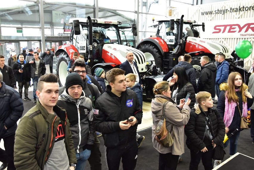 Agrotech 2019 w Kielcach. Cudne i mega nowoczesne ciągniki zachwycają 