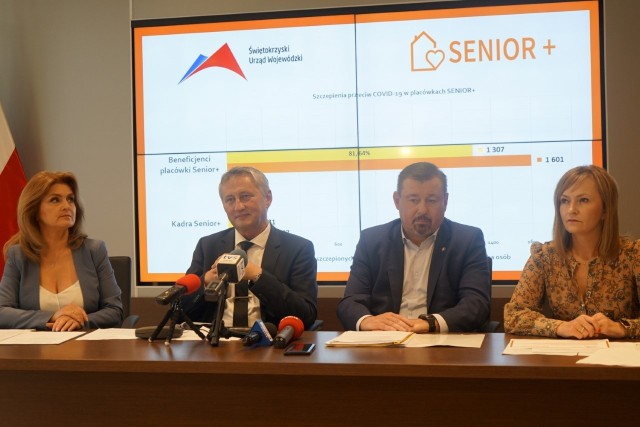 W czasie piątkowej konferencji przedstawiono bogaty program środowych Senioraliów. Od lewej: Małgorzata Kiebzak, Zbigniew Koniusz, Jarosław Ciura.