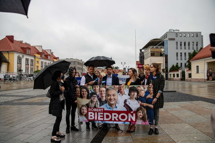 Wybory prezydenckie 2020. Posłowie Lewicy zachęcali w Białymstoku do oddania głosu na Roberta Biedronia (zdjęcia)