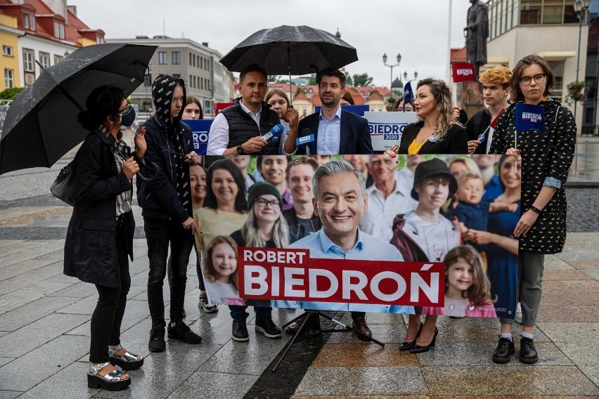 Wybory prezydenckie 2020. Posłowie Lewicy zachęcali w Białymstoku do oddania głosu na Roberta Biedronia (zdjęcia)